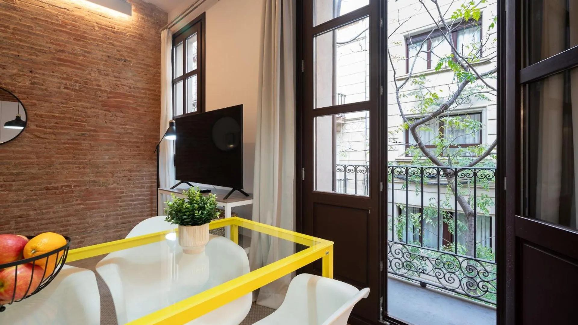 Ola Living Batllo Apartment Barcelona 0*,